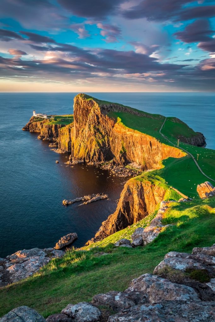 Paysage de voyage au coucher du soleil